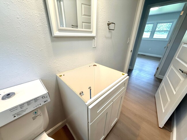 Building Photo - Beautifully renovated 3-bedroom, 1-bathroo...