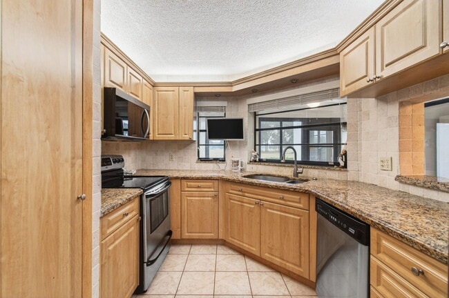 Building Photo - 5851 Parkwalk Dr