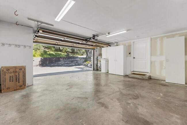 Building Photo - 15 Mentone Rd