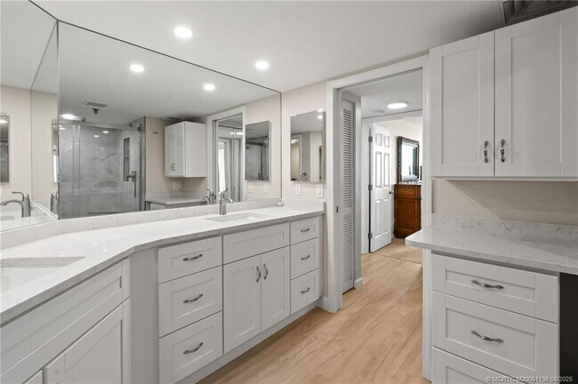 Building Photo - 9650 S Ocean Dr