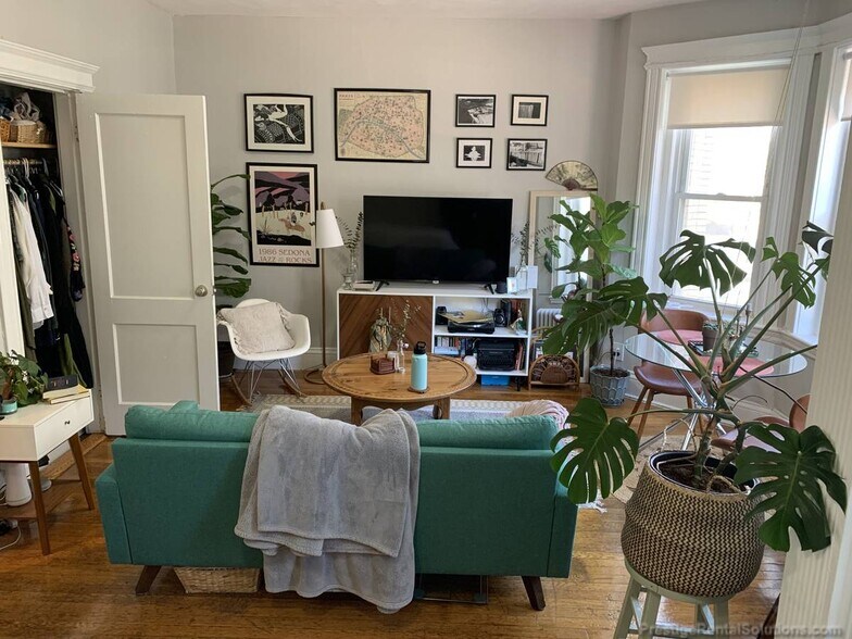 Building Photo - 95 Gordon St