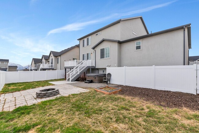 Building Photo - Stunning 5 Bedroom Herriman Home with Mode...