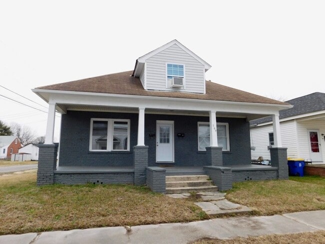 Primary Photo - 309 Memorial Ave