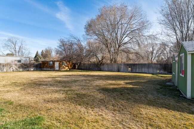 Building Photo - 420 S Five Mile Rd