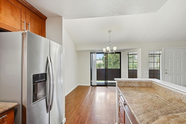 Building Photo - 479 Costa Mesa Terrace