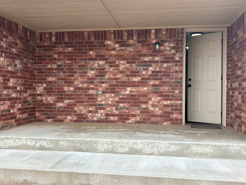 Building Photo - 1609 Lawter