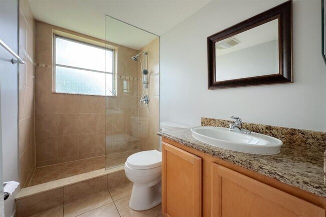 Building Photo - 3051 S Palm Aire Dr