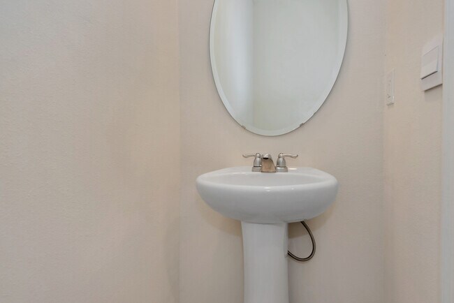 Building Photo - 35 Vista Oaks Ln