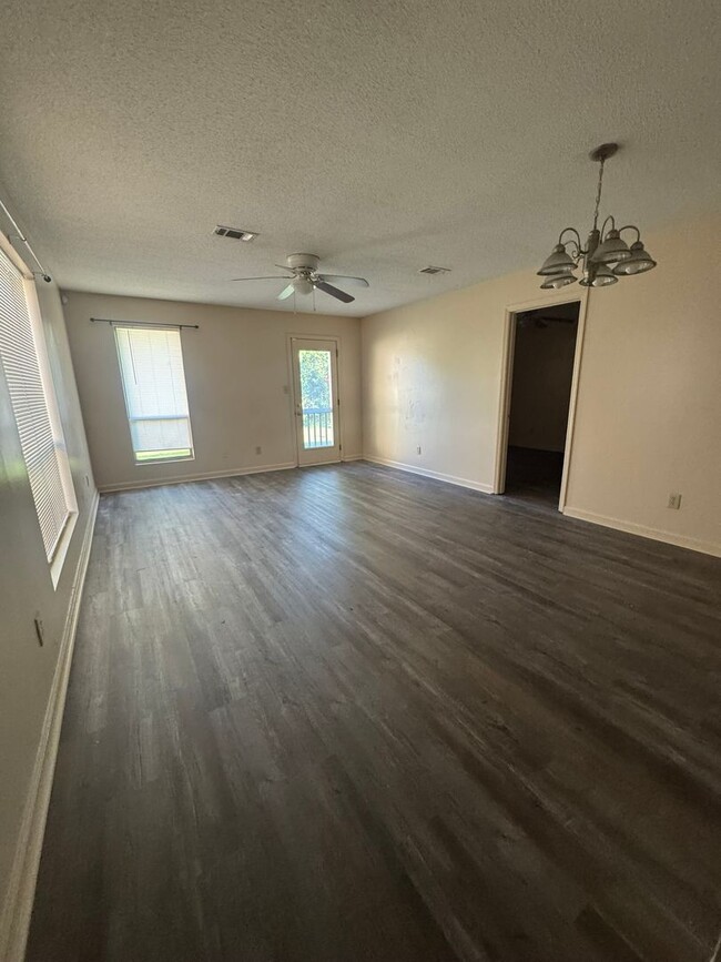 Building Photo - Remodeled Duplex on Belair Road