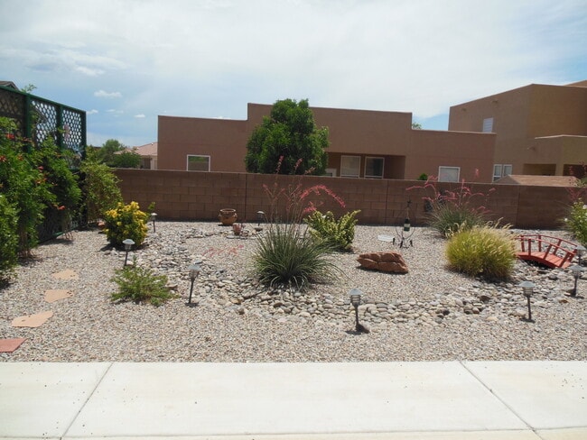 Building Photo - 1640 Arbolera Loop