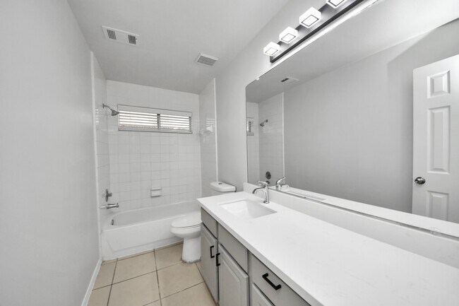 Building Photo - 16243 April Ridge Dr