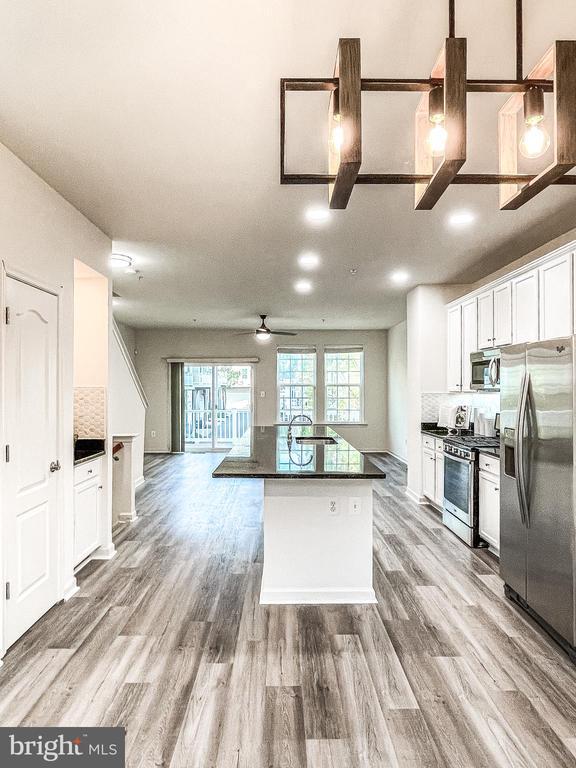 Building Photo - 3541 Woodlake Dr