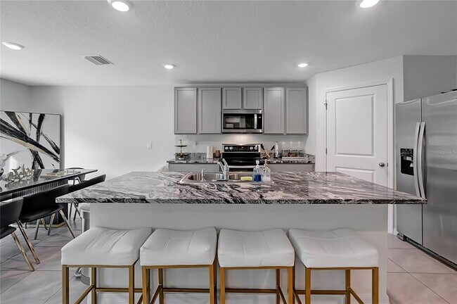 Building Photo - 7737 Rosewood Gdn Lp