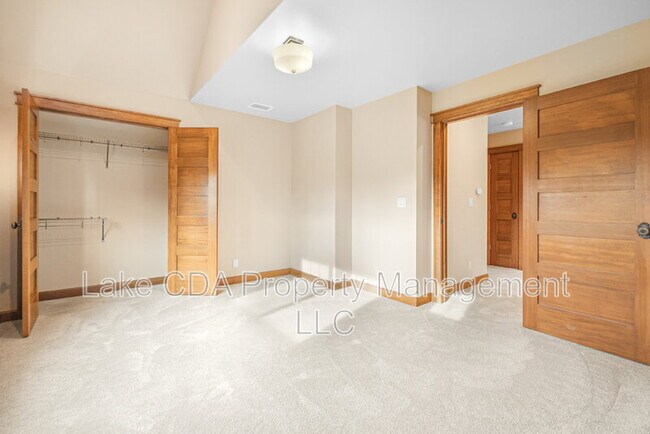 Building Photo - 3270 N Waterwood Ln
