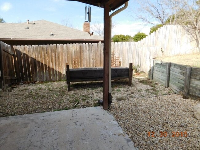 Building Photo - 2215 Phyllis Dr