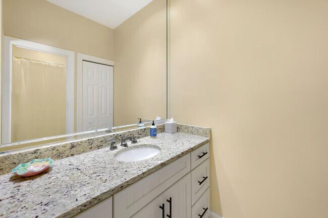 Building Photo - 125 Brandon Way