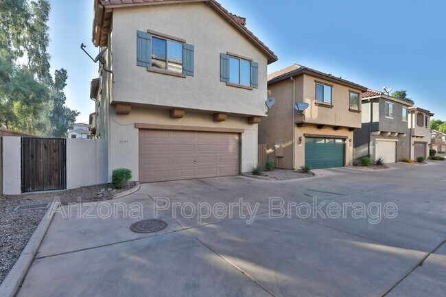 Building Photo - 3879 E Santa Fe Ln