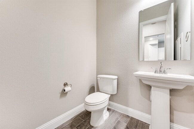 Building Photo - 6148 Blythe Dr