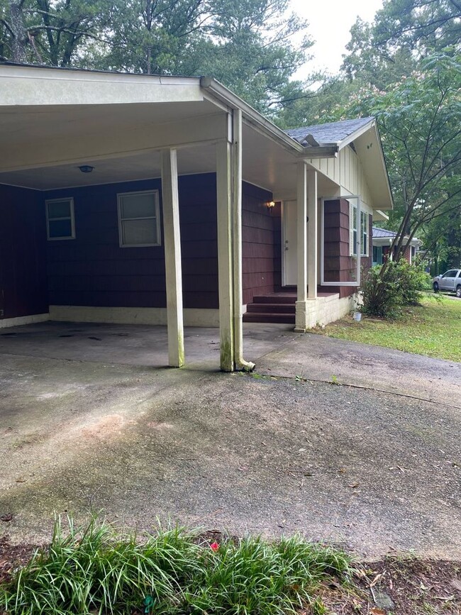 Building Photo - Move In Special Offered! Limited Time only...