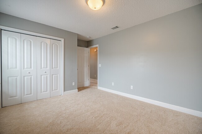 Building Photo - 717 Highgrove Ct