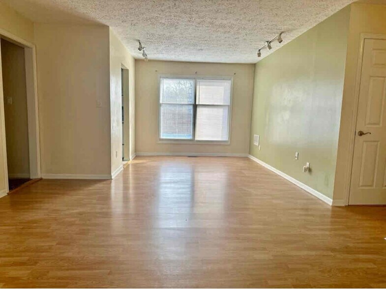 Building Photo - 8021 Knollgate Ct