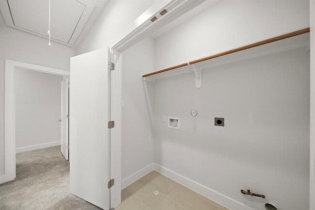 Building Photo - 833 Dorchester St