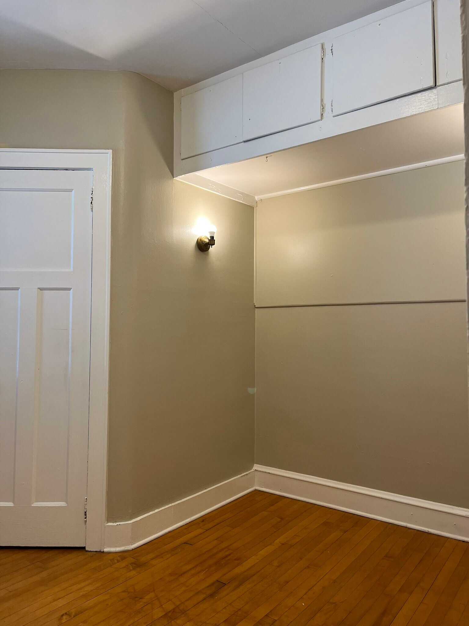 Building Photo - 1211 E Saveland Ave