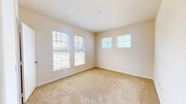 Building Photo - Welcome home to this charming 2-bedroom, 2...