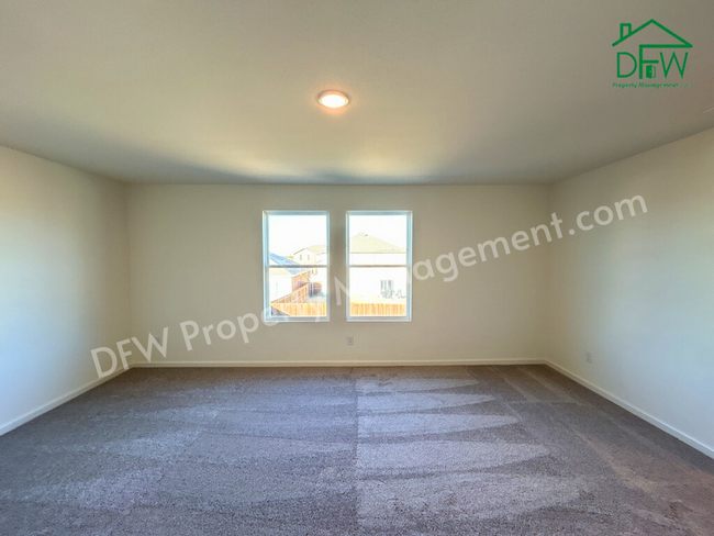 Building Photo - Spacious 5-Bedroom Home with Modern Upgrad...