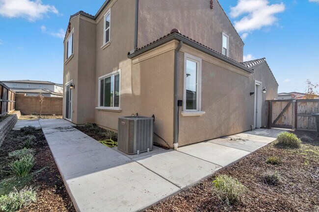 Building Photo - 863 Orchard Hills Rd