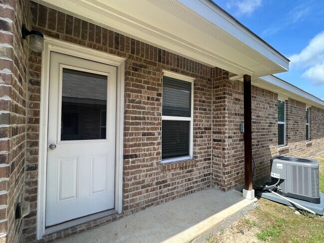 Building Photo - Cute 3 Bed Duplex in Temple!
