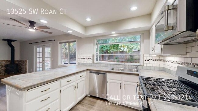 Building Photo - 13525 SW Roan Ct