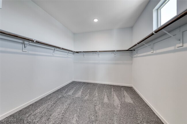 Building Photo - 1038 Delbrook Ave