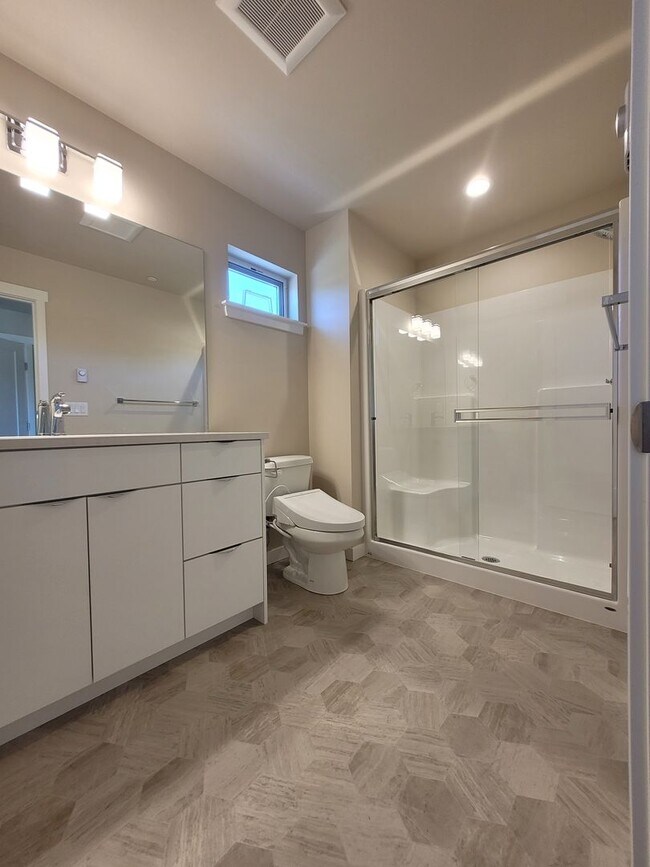 Building Photo - Beautiful Home in North Bellingham