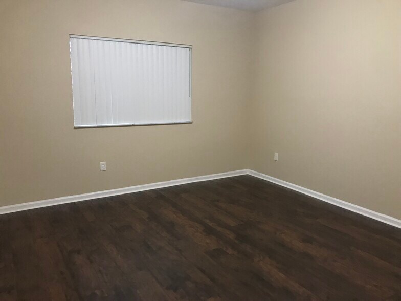 Building Photo - 3236 NW 31st Ter