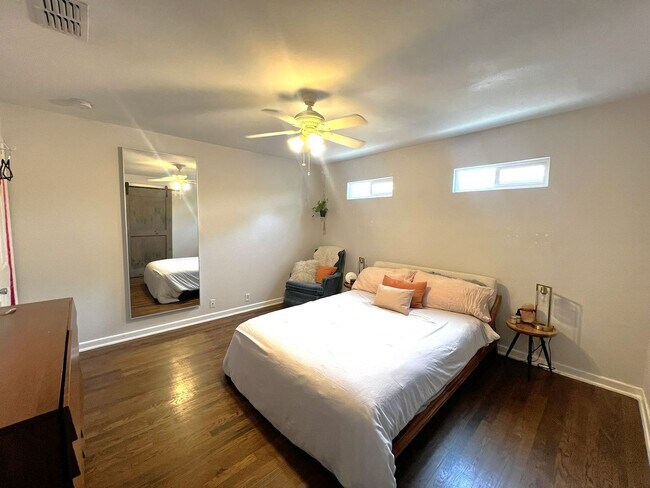 Building Photo - Furnished 2/2 Home in Crestview 3-12 month lease terms available