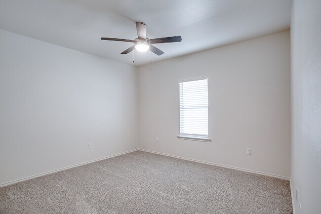 Building Photo - Luxury 3/2/2 Duplex in South Lubbock!