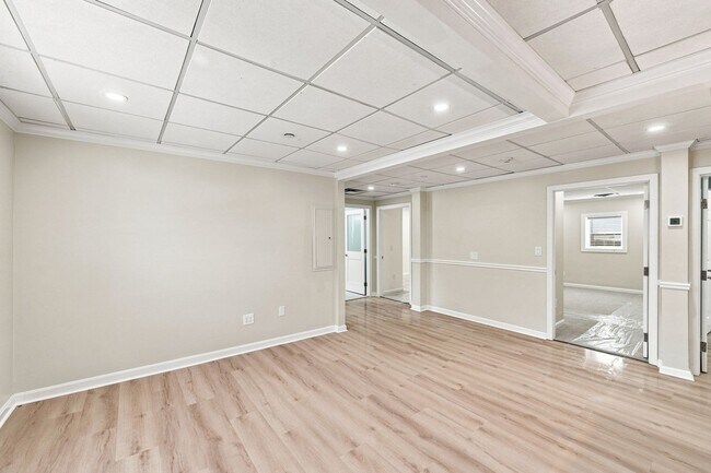 Building Photo - 324 Essex St