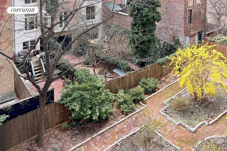 Primary Photo - 230 E 79th St