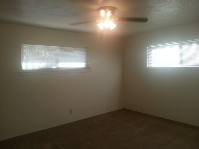 Building Photo - Contemporary Home with a pool near Bullard High School Fresno, CA