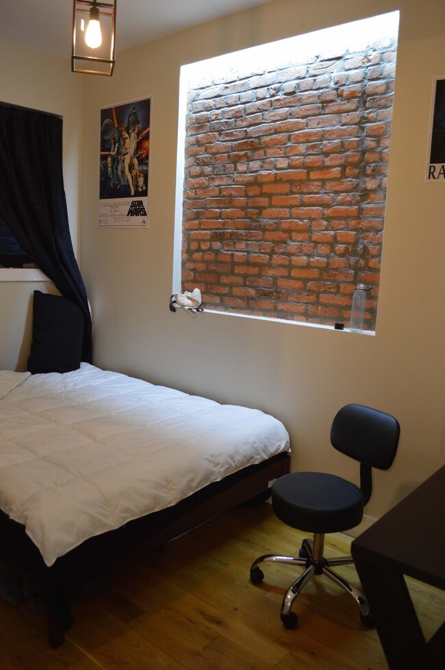 Bedroom - 1512 Dekalb Avenue