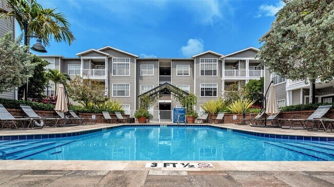 Building Photo - 807 S Oregon Ave