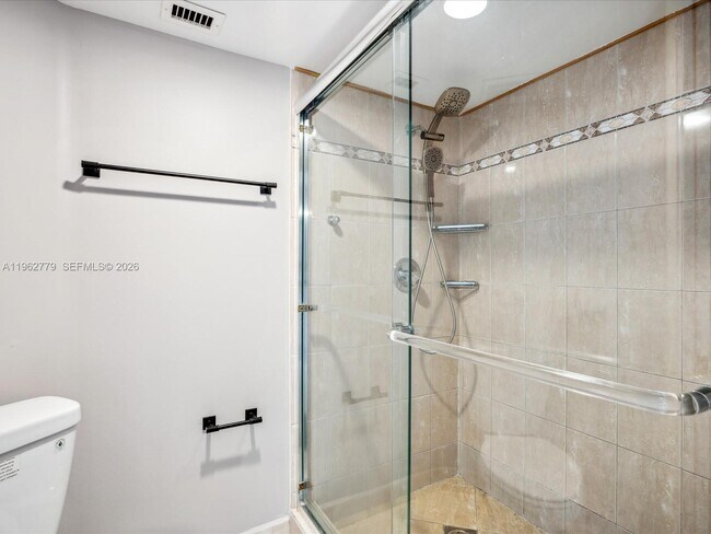 Building Photo - 19195 NE 36th Pl