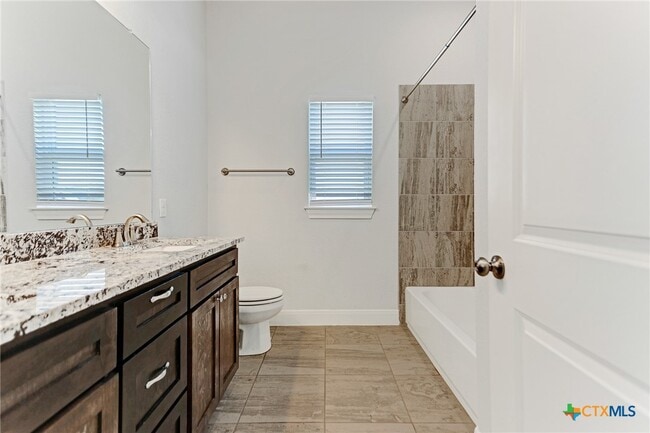 Building Photo - 620 Carriage House