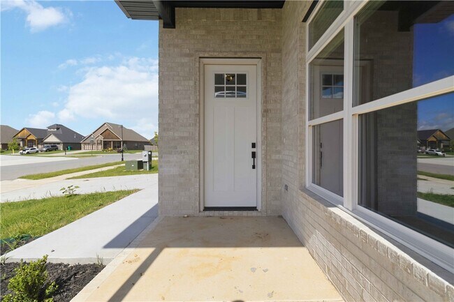 Building Photo - 970 Trestle Ln