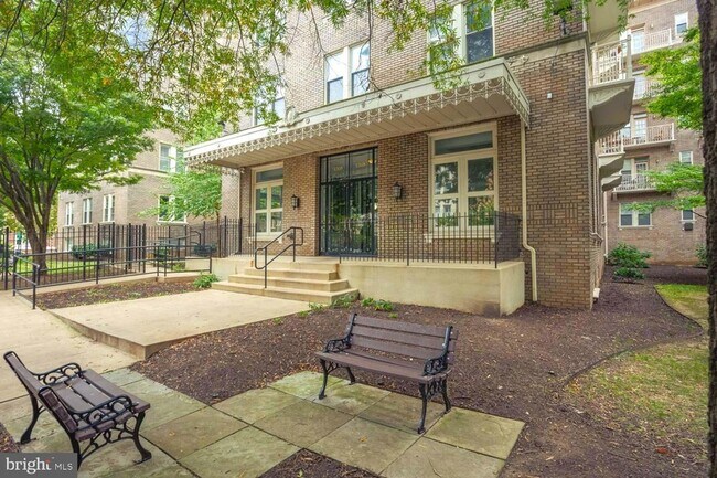 Building Photo - 1308 Clifton St NW
