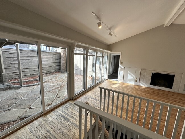 Building Photo - AVAILABLE JULY! Student Housing near DU Campus!