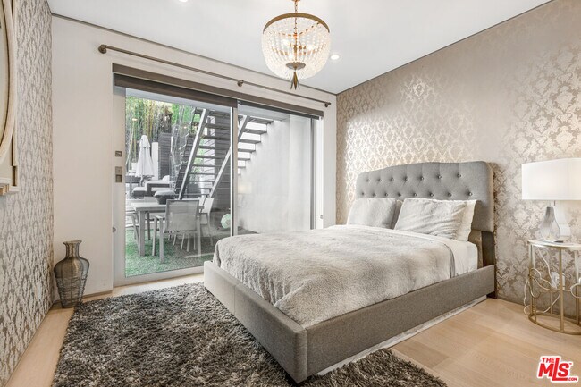 Building Photo - 1717 Sunset Plaza Dr