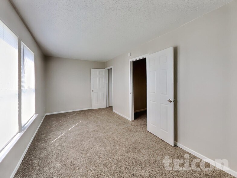 Building Photo - 6714 Waverhill Dr