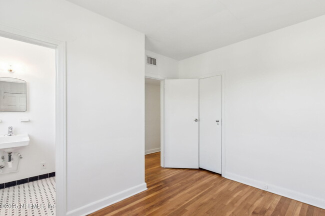 Building Photo - 1815 Largo Rd